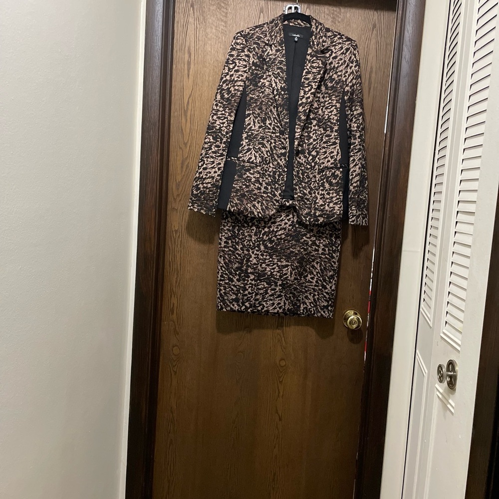 Two piece Rafaella skirt set tan, brown and black size 10